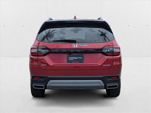 New 2025 Honda Pilot Touring image 8