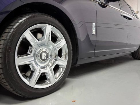Used 2010 Rolls-Royce Ghost RWD image 25