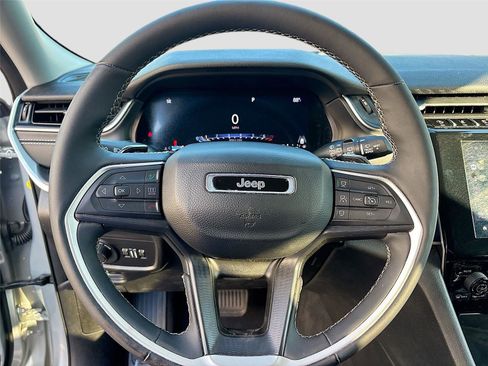 Used 2023 Jeep Grand Cherokee L Laredo w/ Luxury Tech Group I image 12