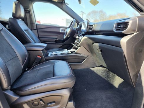 Certified 2022 Ford Explorer ST-Line w/ Class IV Trailer Tow Package image 11