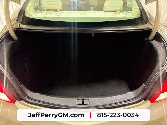 Used 2012 Buick Regal Leather FWD image 25
