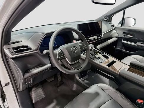 Certified 2026 Toyota Sienna Limited FWD image 8
