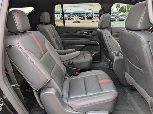 Used 2024 Chevrolet Traverse RS AWD/4WD image 31