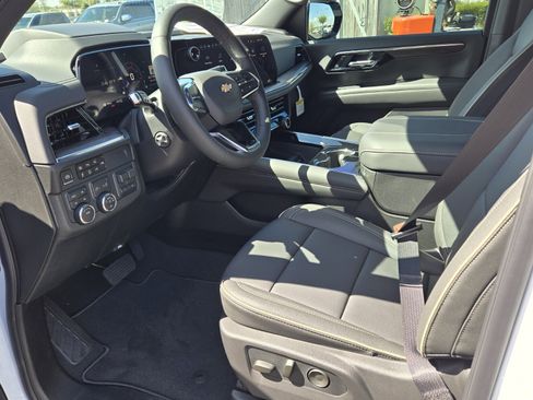 New 2026 Chevrolet Suburban Premier image 5