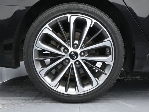 Used 2018 Kia Cadenza Technology image 17