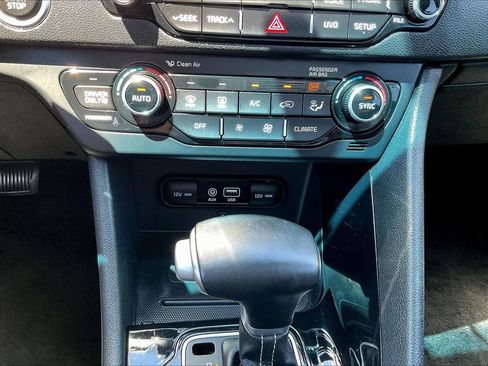 Used 2018 Kia Niro Touring FWD image 16