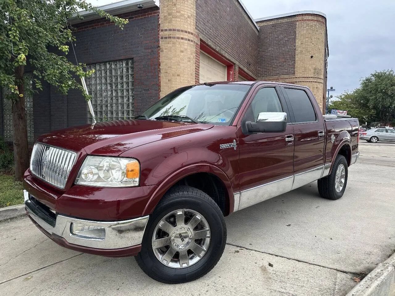 Used 2006 Lincoln Mark LT 4x4 image 1