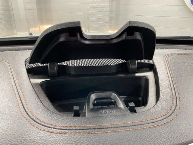 Used 2016 Jeep Cherokee Limited AWD/4WD image 25