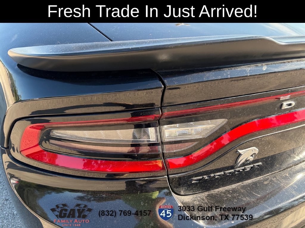 Used 2019 Dodge Charger SXT w/ Blacktop Package RWD image 11