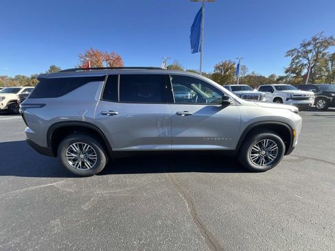 New 2026 Chevrolet Traverse LT image 8