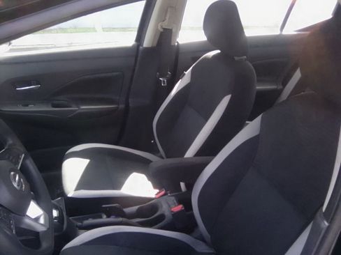 Used 2020 Nissan Versa SV image 11