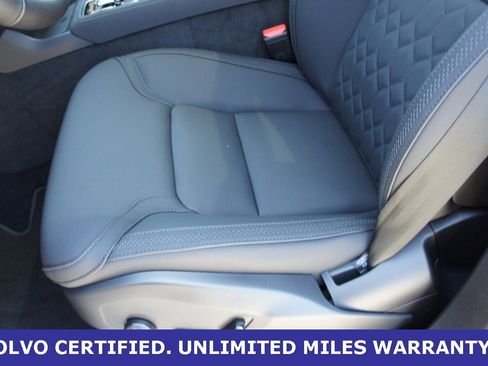 New 2025 Volvo XC90 B6 Core w/ Climate Package image 22