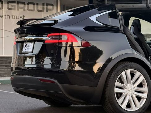 Used 2016 Tesla Model X 90D AWD/4WD image 9