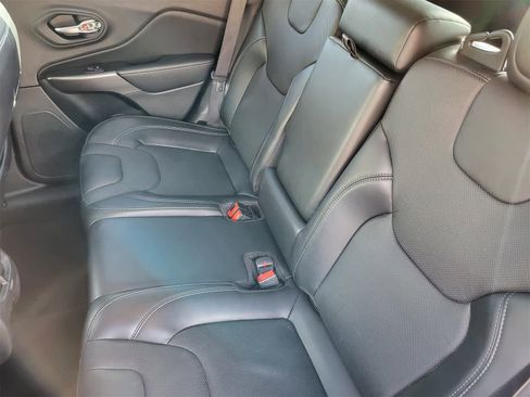 Used 2021 Jeep Cherokee Latitude Lux w/ Comfort/Convenience Group image 28