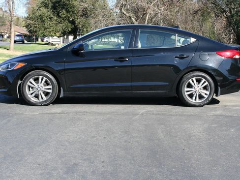 Used 2017 Hyundai Elantra SE image 8