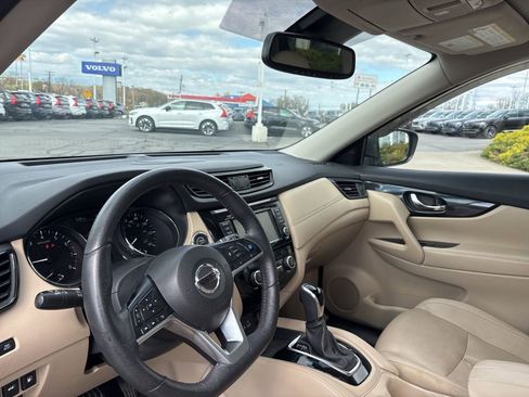 Used 2019 Nissan Rogue SL w/ Premium Package image 16
