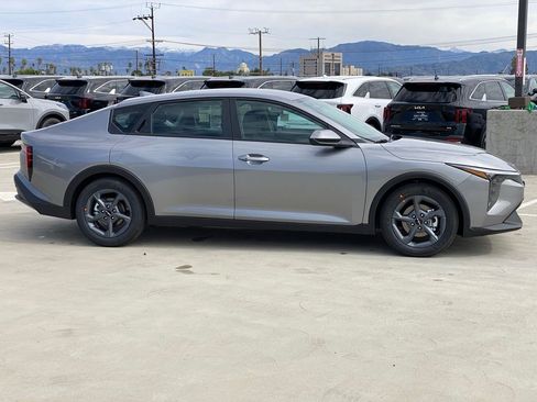 New 2026 Kia K4 LXS image 2