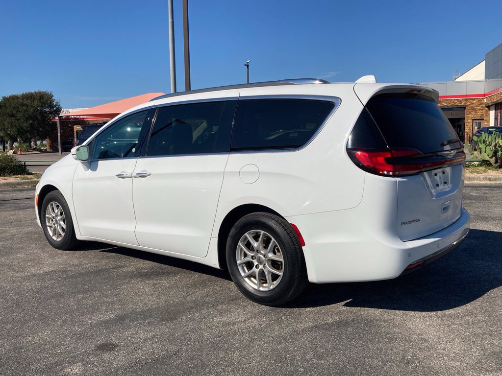 Used 2021 Chrysler Pacifica Touring-L FWD image 7
