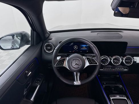 Used 2026 Mercedes-Benz GLB 250 4MATIC image 23