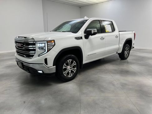 Used 2025 GMC Sierra 1500 SLT AWD/4WD image 3