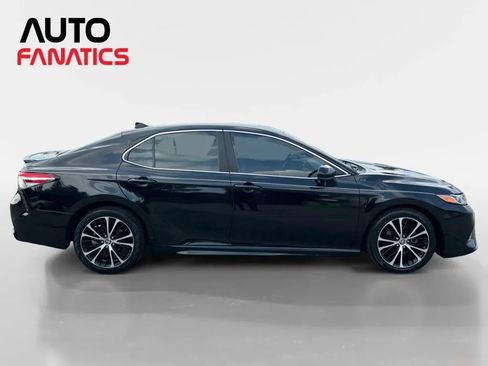 Used 2020 Toyota Camry SE FWD image 7
