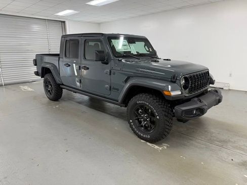 Used 2025 Jeep Gladiator Willys image 3