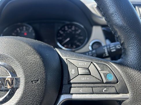 Used 2019 Nissan Rogue SL w/ Premium Package image 18