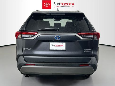 Used 2022 Toyota RAV4 Limited AWD/4WD image 5