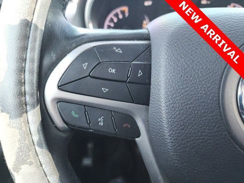 Used 2019 Jeep Grand Cherokee Altitude image 16