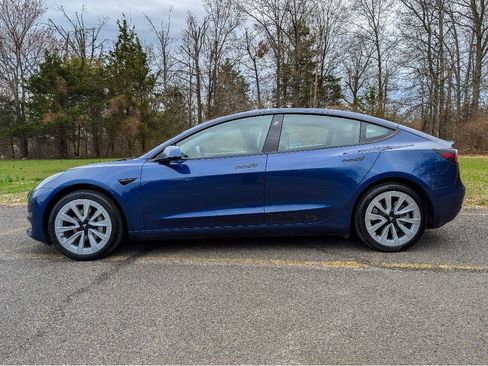 Used 2023 Tesla Model 3 Standard Range RWD image 9