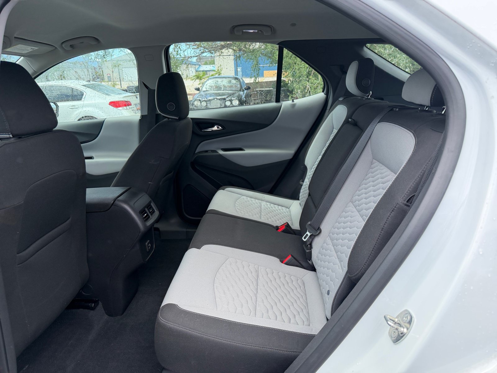Used 2020 Chevrolet Equinox LS w/ LPO, Floor Liner Package AWD/4WD image 23