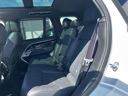 Used 2023 Land Rover Range Rover SE image 13