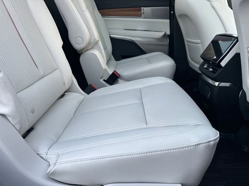 New 2026 Cadillac Vistiq Luxury image 15