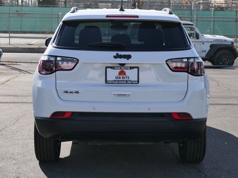 Used 2025 Jeep Compass Latitude w/ Convenience Group image 6