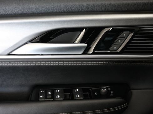 Certified 2025 Jeep Wagoneer Series II AWD/4WD image 15