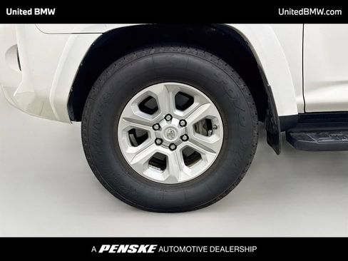 Used 2020 Toyota 4Runner SR5 Premium w/ Moonroof Package RWD image 2