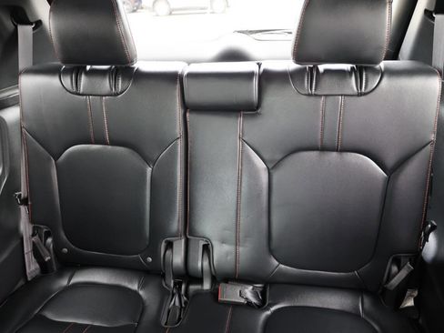 Used 2025 Honda Pilot TrailSport image 17