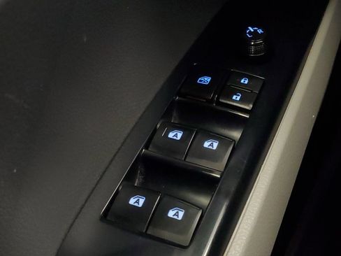 Used 2018 Toyota Camry SE FWD image 15