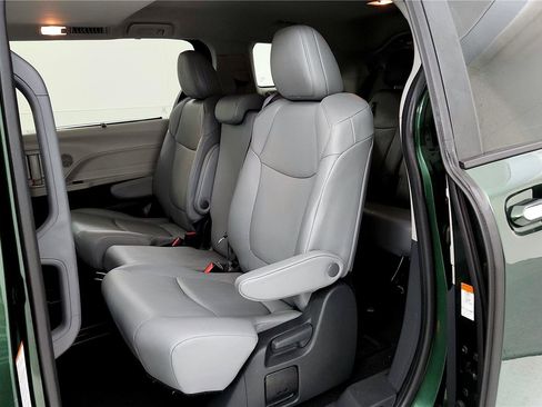Certified 2024 Toyota Sienna XLE image 20