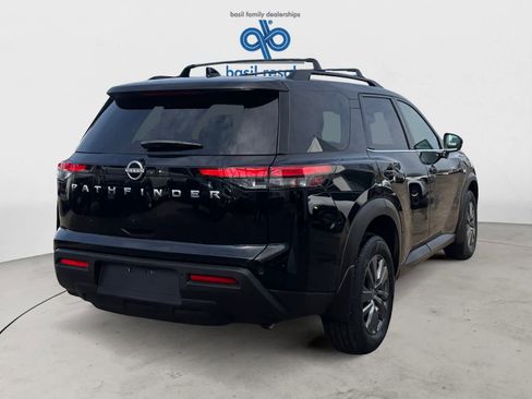 Used 2025 Nissan Pathfinder SV FWD image 5