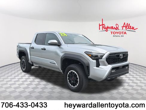 Certified 2024 Toyota Tacoma TRD Off-Road AWD/4WD image 1