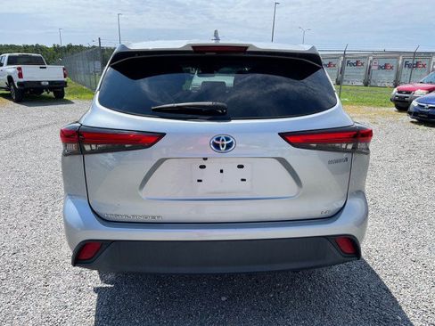 Used 2020 Toyota Highlander LE AWD/4WD image 8