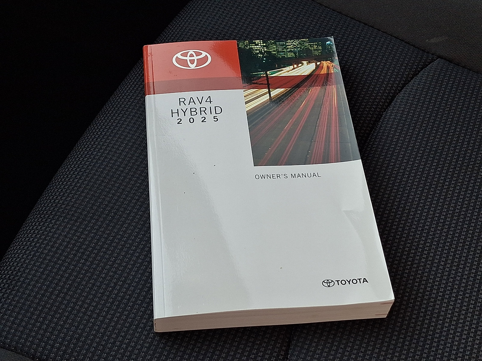 Used 2025 Toyota RAV4 LE AWD/4WD image 25