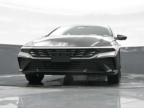 Certified 2025 Hyundai Elantra SEL FWD image 33