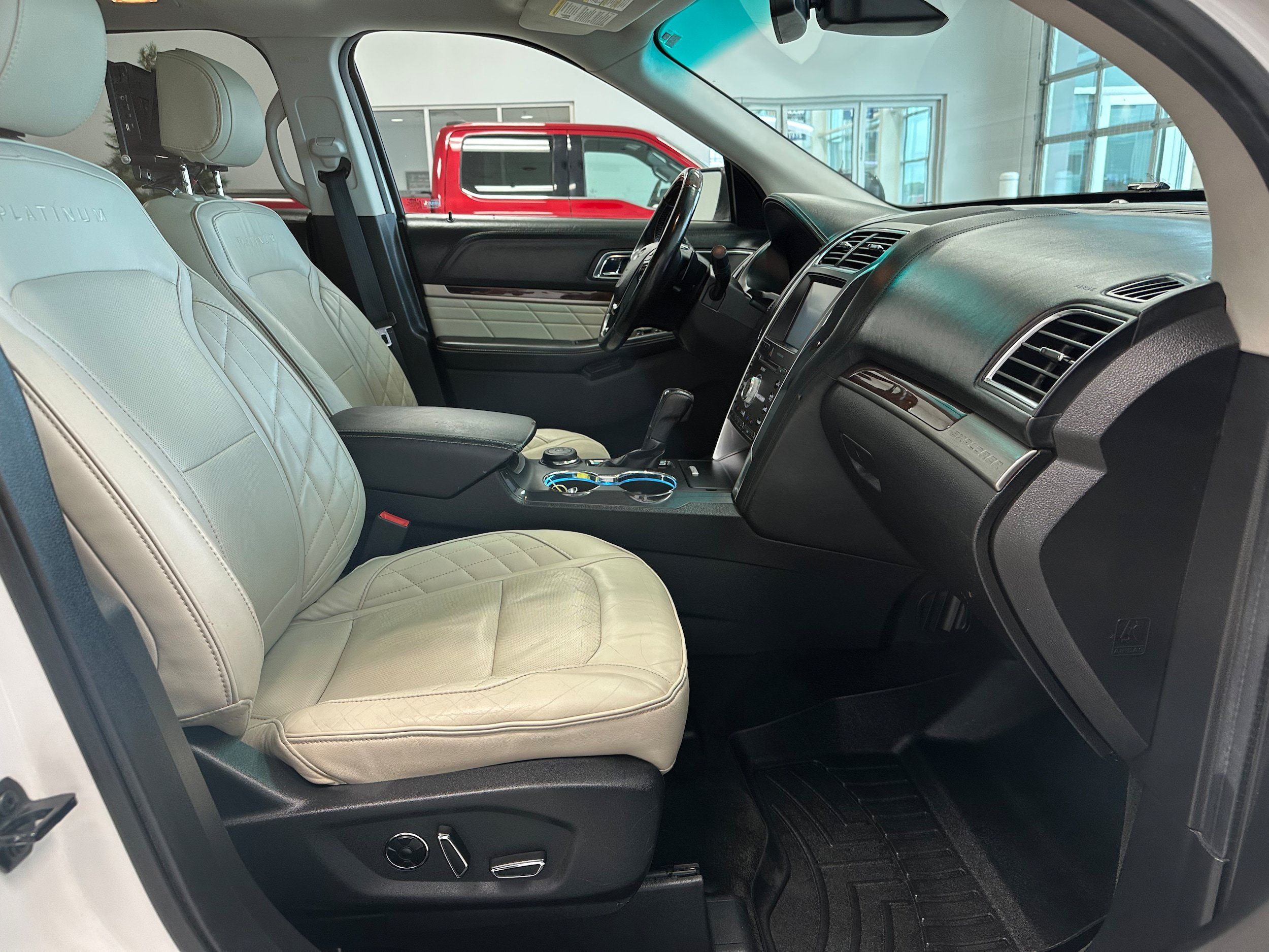 Used 2016 Ford Explorer Platinum AWD/4WD image 17