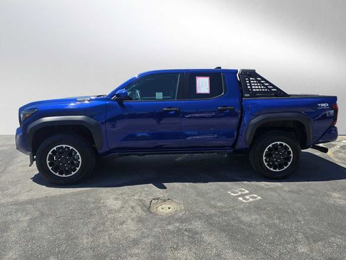 Used 2025 Toyota Tacoma TRD Off-Road AWD/4WD image 6