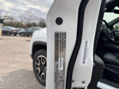 Used 2025 Jeep Compass Trailhawk image 24