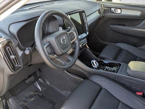 Used 2025 Volvo XC40 B5 Plus w/ Climate Package image 10