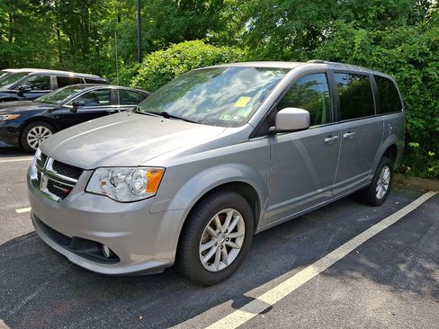Used 2019 Dodge Grand Caravan SXT image 3