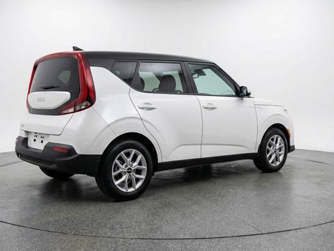 Used 2025 Kia Soul LX w/ LX Technology Package FWD image 7
